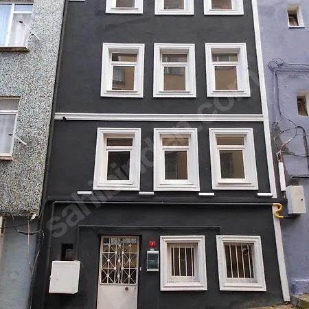 Ostello Besiktas Black By V&v *